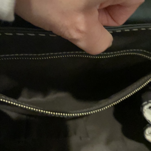 Authentic Gucci Monogram Queen Gold Bow Handbag - Picture 15 of 17